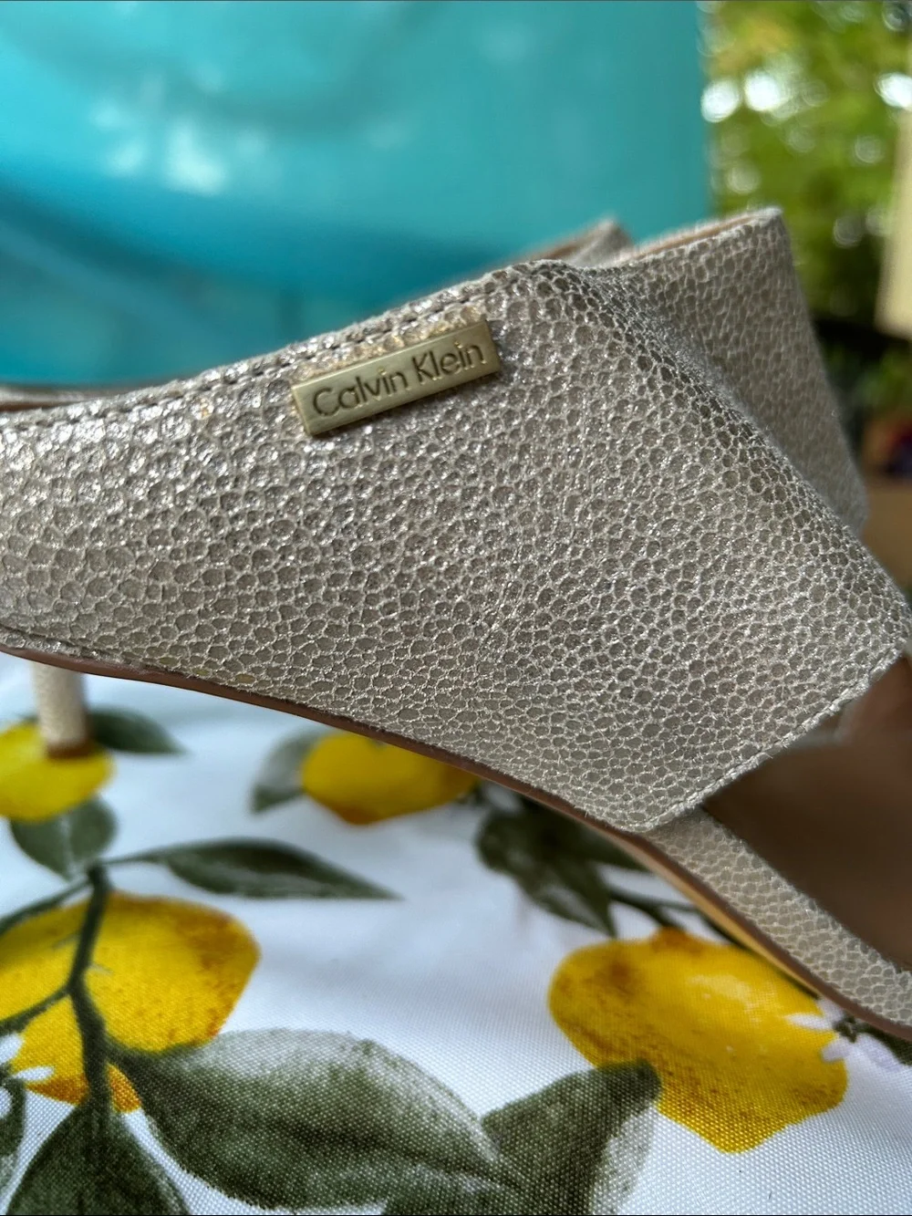 Calvin Klein Metallic Gold Two-Band Women’s Heels Sandal Size 11